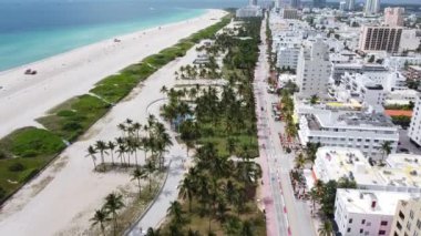 Miami sahilindeki güney plajı, Miami-Dade 'deki koronavirüs salgını nedeniyle tekrar kapatıldı. Kapalı plajda İHA tarafından görüldü.