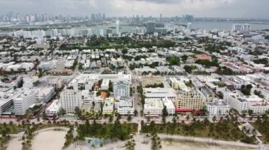 Miami sahilindeki güney plajı, Miami-Dade 'deki koronavirüs salgını nedeniyle tekrar kapatıldı. Kapalı plajda İHA tarafından görüldü.