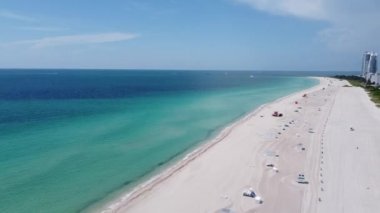Miami sahilindeki güney plajı, Miami-Dade 'deki koronavirüs salgını nedeniyle tekrar kapatıldı. Kapalı plajda İHA tarafından görüldü.