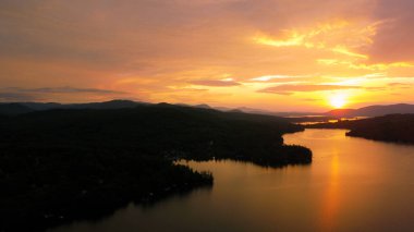 New Hampshire, Squam Gölü Panoraması Çıngıraklı Yılan Dağı 'nın tepesinden görüldüğü gibi