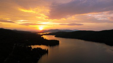 New Hampshire, Squam Gölü Panoraması Çıngıraklı Yılan Dağı 'nın tepesinden görüldüğü gibi