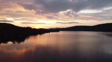 New Hampshire, Squam Gölü Panoraması Çıngıraklı Yılan Dağı 'nın tepesinden görüldüğü gibi