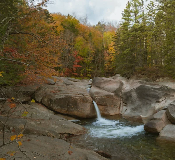 Franconia Falls Stezka Poblíž Dálnice Kancamagus Plném Rozkvětu Podzim New — Stock fotografie