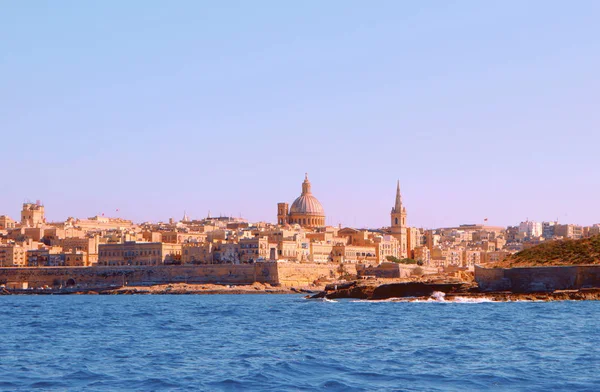 An amazing panoramic view of an ancient capital city Valletta in Malta — Stock Photo, Image