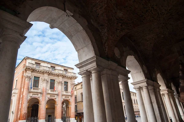 Het Paleis Van Capitaniato Gezien Vanaf Tegenoverliggende Palladiaanse Basiliek Lords — Stockfoto