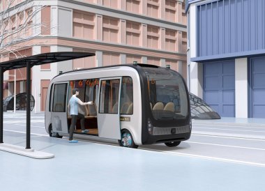 Otobüs durağında bir adam otonom bir otobüse biner. Otobüs durağı güneş panelleri ile donatılmıştır. 3d render görüntüsü.