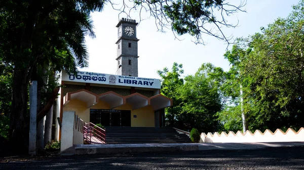 Kalaburagi Karnataka Indien Juni 2020 Gulbarga Universitetsbibliotek Inrättade 1980 Ett — Stockfoto