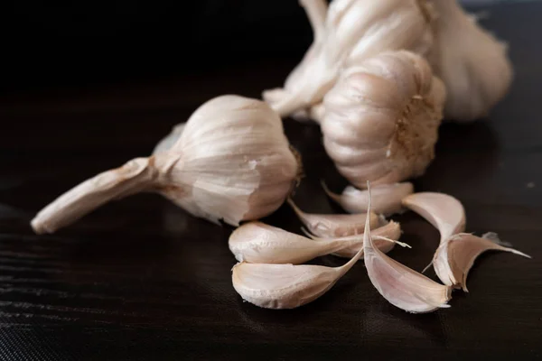 Primer Plano Ajo Clavos Sobre Fondo Madera — Foto de Stock