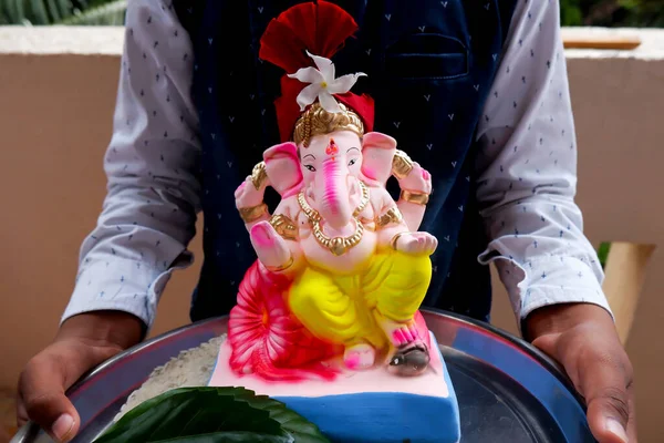 Zbliżenie Ujęcia Kolorowego Idola Ganeshy Przynoszącego Domu — Zdjęcie stockowe