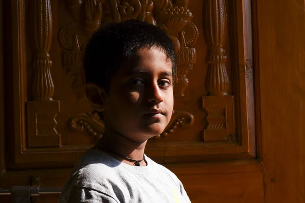 Крупный План Индийского Мальчика Утреннем Солнечном Свете Дома Калабураги Карнатака — стоковое фото