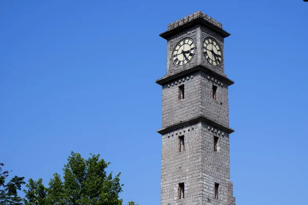 Bliski Widok Wieży Zegarowej Biblioteki Uniwersyteckiej Gulbarga Izolowane Przyrodzie Zdjęcie — Zdjęcie stockowe