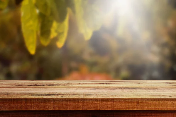 Homályos Őszi Erdei Természet Háttér Fából Készült Asztal — Stock Fotó