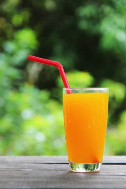 Masada taze portakal suyu var..