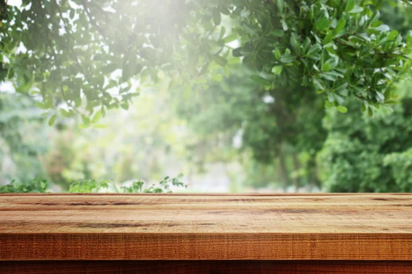 Mesa Madera Fondo Jardín Naturaleza Verde Borrosa — Foto de Stock