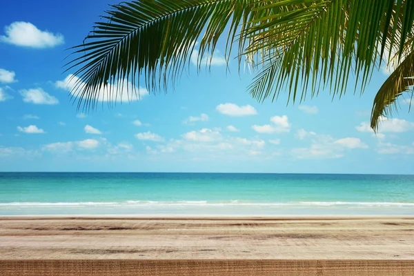 Fundo Praia Tropical Com Palmeira Madeira Vazia Verão — Fotografia de Stock