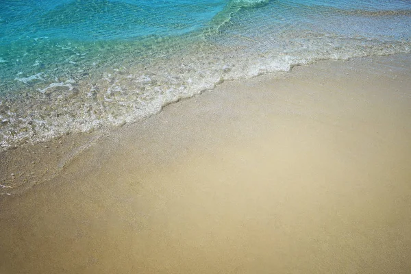 海の柔らかい青い波 夏の背景 — ストック写真