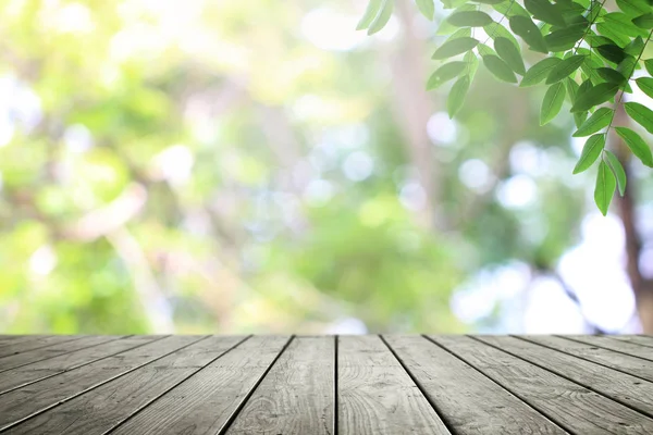 Tavolo Legno Verde Sfocato Natura Giardino Sfondo — Foto Stock