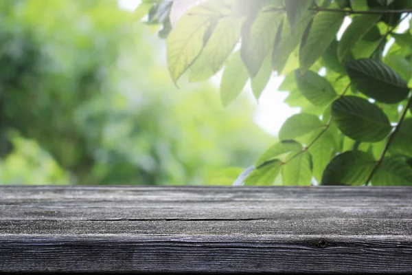 Mooi Zonlicht Wazig Groene Natuur Tuin Achtergrond Houten Tafel — Stockfoto