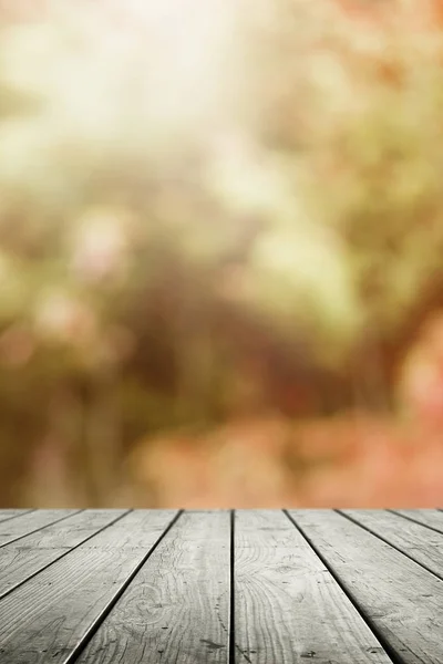 Houten Tafel Wazig Bokeh Herfst Achtergrond — Stockfoto