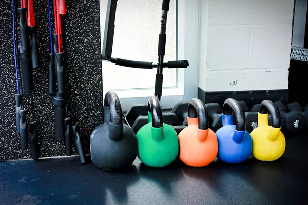 Kettlebell dört renk ve ipatlama