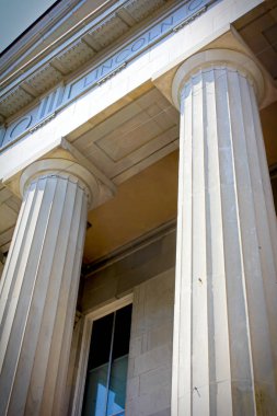 beyaz sütunların kapatılması