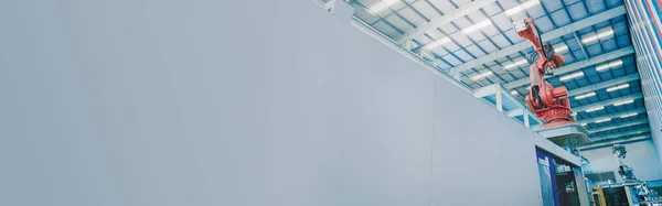 Enjeksiyon kalıpları fabrikasında teknoloji 4.0 yenilik kullanımına sahip web pankartı ve yapay zeka mühendisliği
