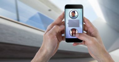 Haber App dijital bileşik telefon sohbet profilleri ile elinde
