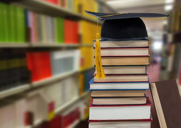 Compuesto Digital Libros Sombrero Graduación Biblioteca Educación —  Fotos de Stock