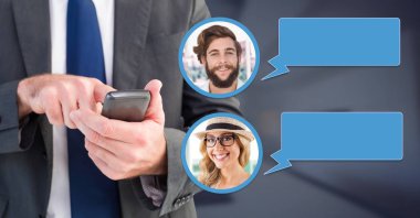 Haber App dijital bileşik telefon sohbet profilleri ile elinde