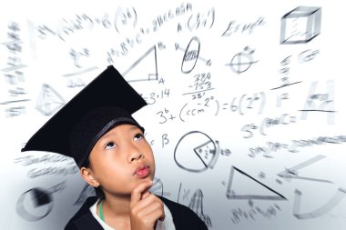 Düşünceli kız çene karşı matematik denklemler üzerinde el ile kolej giyiyor