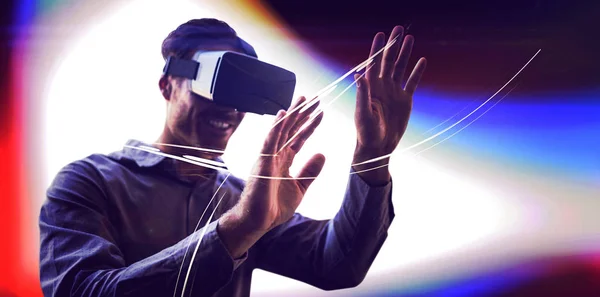 Mann Mit Virtual Reality Headset — Stockfoto