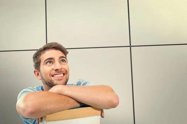 Studenti Che Studiano Contro Piastrelle Bianche — Foto Stock