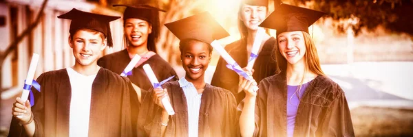 Retrato Los Niños Escuela Posgrado Pie Con Pergamino Grado Campus — Foto de Stock