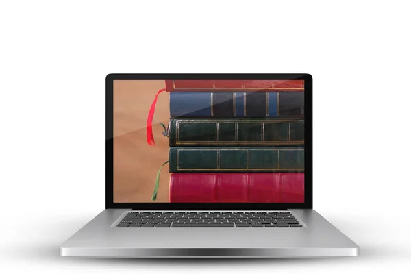 Ноутбук Экраном Против Стопки Книг Столе — стоковое фото