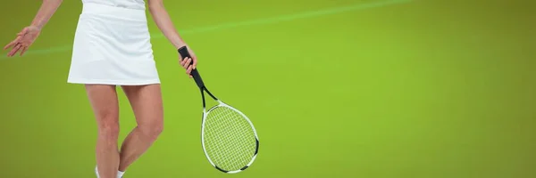 Digitalkomposit Der Tennisspielerin Frau Mit Grünem Hintergrund Mit Schläger — Stockfoto