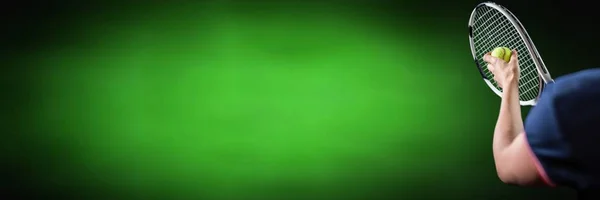 ラケットで緑の背景を持つテニス プレーヤー男のデジタル合成 — ストック写真