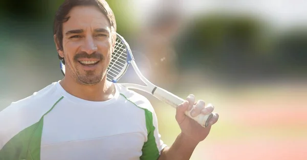 Composito Digitale Tennista Uomo Con Sfondo Luminoso Con Racchetta — Foto Stock