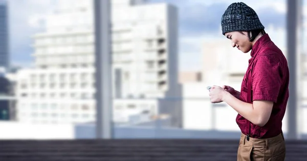 Composto Digital Homem Usando Telefone Com Fundo Brilhante Cidade — Fotografia de Stock