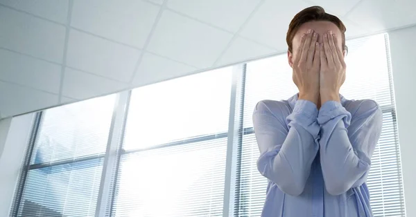 Digitale Composiet Van Zakenvrouw Benadrukt Kantoor Houden Gezicht Met Handen — Stockfoto