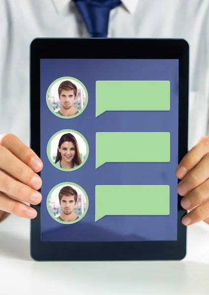 Digital Komposit Holding Tablett Med Chatt Bubbla Messaging Profil — Stockfoto