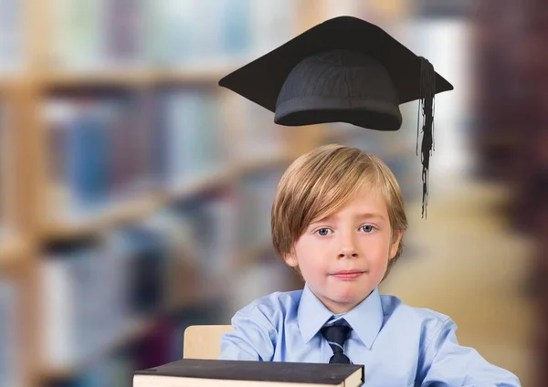 Composto Digital Menino Escola Biblioteca Educação Com Chapéu Formatura — Fotografia de Stock