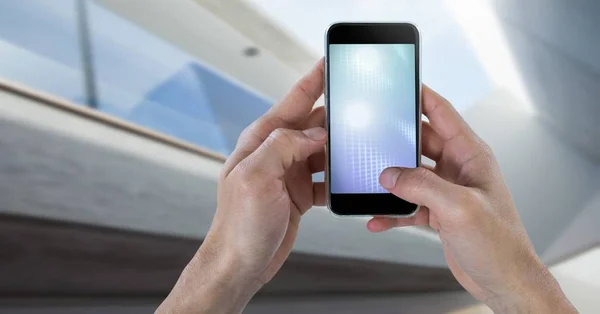Digital Komposit Telefonen Handen Med Arkitektoniska Bakgrund — Stockfoto