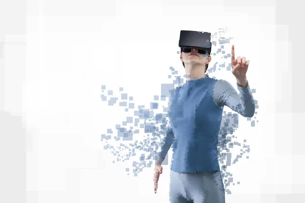 Digitales Zusammenspiel Einer Frau Mit Einem Augmented Reality Simulator Gegen — Stockfoto