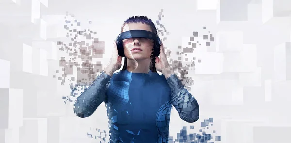 Compuesto Digital Mujer Con Simulador Realidad Virtual Contra Vista Lateral — Foto de Stock