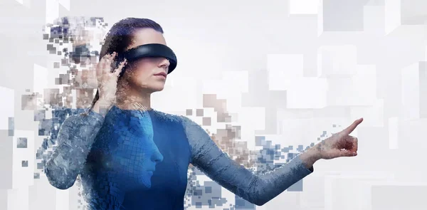 Digital Komposit Kvinna Med Virtuell Verklighet Simulator Mot Profil Visa — Stockfoto