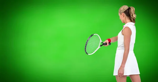 Composito Digitale Tennista Donna Con Sfondo Verde Con Racchetta — Foto Stock