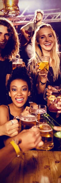 Portrait Cheerful Friends Toasting Drinks Table Performer Singing Stage Nightclub — Stock Photo, Image