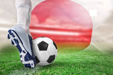 Futbolcu dijital olarak oluşturulan Japon ulusal bayrak karşı topu tekmeleme kapatın