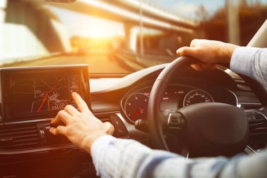 navigasyon sistemi kullanan adam Close-up