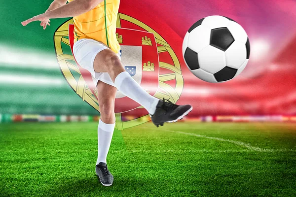 橄榄球运动员反对数字式地被创造的葡萄牙国旗 — 图库照片